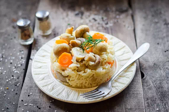 рис с грибами на сковороде рецепт фото 7